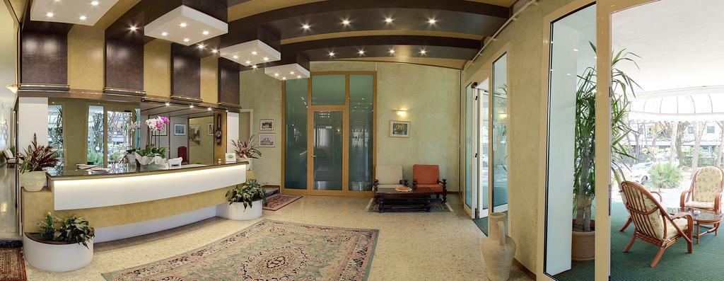 Hotel Janeiro Frontemare リド・ディ・イエゾロ エクステリア 写真