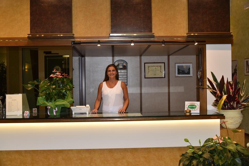 Hotel Janeiro Frontemare リド・ディ・イエゾロ エクステリア 写真