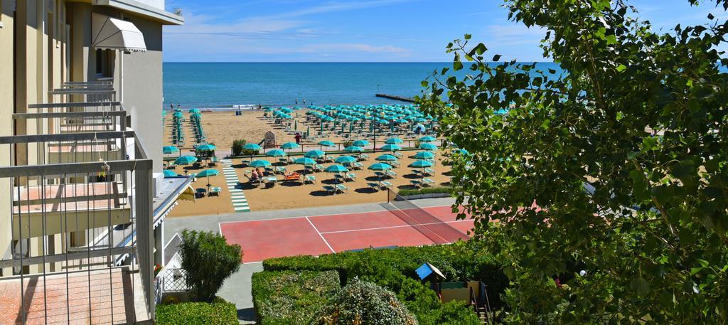 Hotel Janeiro Frontemare リド・ディ・イエゾロ エクステリア 写真