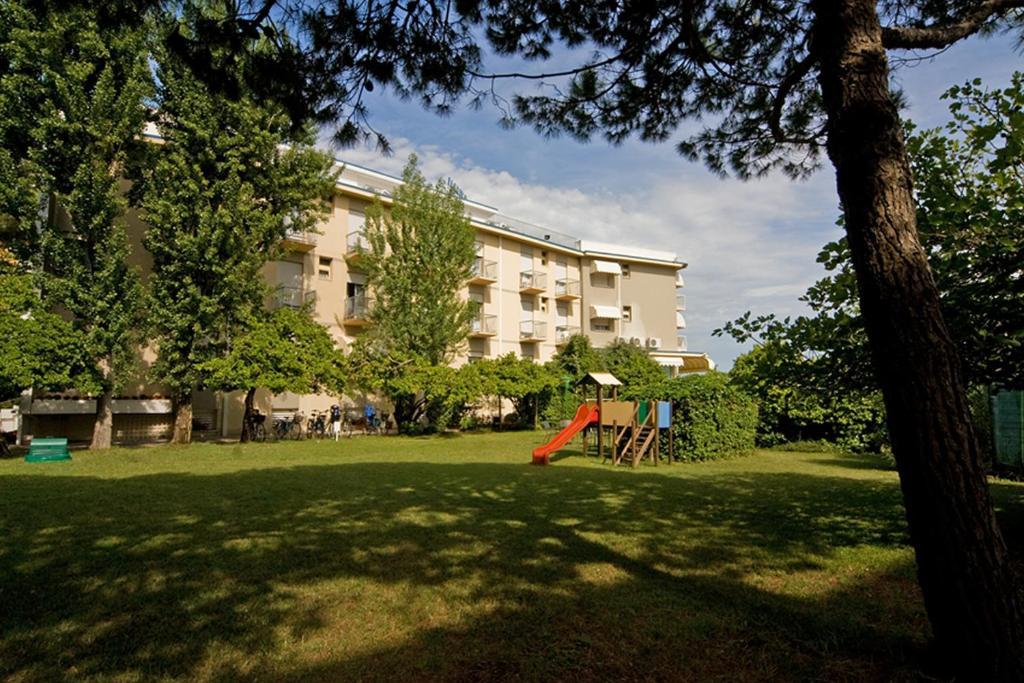Hotel Janeiro Frontemare リド・ディ・イエゾロ エクステリア 写真