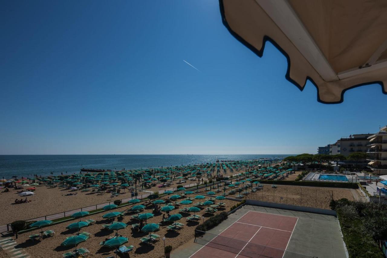 Hotel Janeiro Frontemare リド・ディ・イエゾロ エクステリア 写真